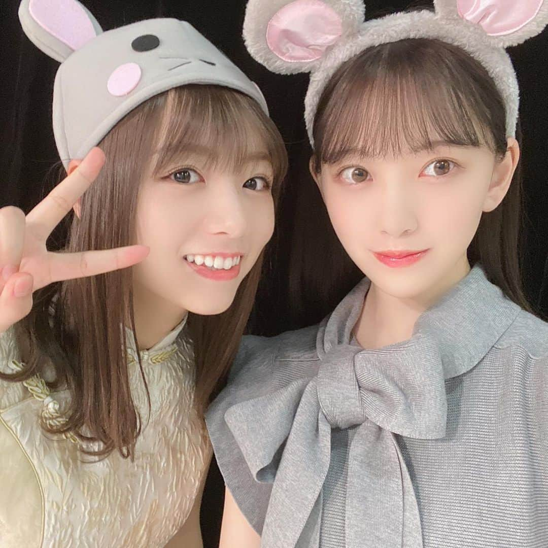 堀未央奈さんのインスタグラム写真 - (堀未央奈Instagram)「❤︎⚗️🤙🏻🥀  1枚目は 去年の秋とかかな?  ぎゅーしてますね🥰 あまり人にベタベタしないけど 好きな人には甘々派です  日奈子は同期で唯一の同い年で わたしに対していつも イジリが凄いけど 優しいし一緒にふざけたり できるのも嬉しくて楽しいです  初期から頑張ろうねって 手を取り合って まだ子供だった私たちは 喧嘩もすれ違いもあったけど いつでも日奈子は隣にいて たくさん笑いかけてくれました 正反対な私たちだけど 仲良くなれたのは出会えたのは 必然的だと思います💐  #堀北コンビ #思い出写真たち #北野日奈子　ちゃん #乃木坂46 #堀未央奈」11月21日 16時53分 - horimiona_official