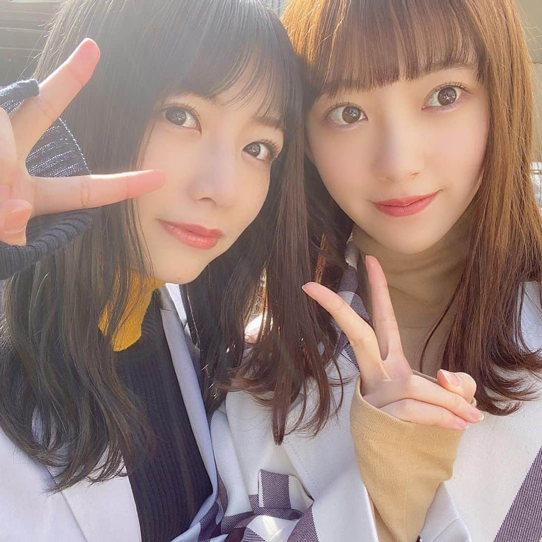 堀未央奈さんのインスタグラム写真 - (堀未央奈Instagram)「❤︎⚗️🤙🏻🥀  1枚目は 去年の秋とかかな?  ぎゅーしてますね🥰 あまり人にベタベタしないけど 好きな人には甘々派です  日奈子は同期で唯一の同い年で わたしに対していつも イジリが凄いけど 優しいし一緒にふざけたり できるのも嬉しくて楽しいです  初期から頑張ろうねって 手を取り合って まだ子供だった私たちは 喧嘩もすれ違いもあったけど いつでも日奈子は隣にいて たくさん笑いかけてくれました 正反対な私たちだけど 仲良くなれたのは出会えたのは 必然的だと思います💐  #堀北コンビ #思い出写真たち #北野日奈子　ちゃん #乃木坂46 #堀未央奈」11月21日 16時53分 - horimiona_official