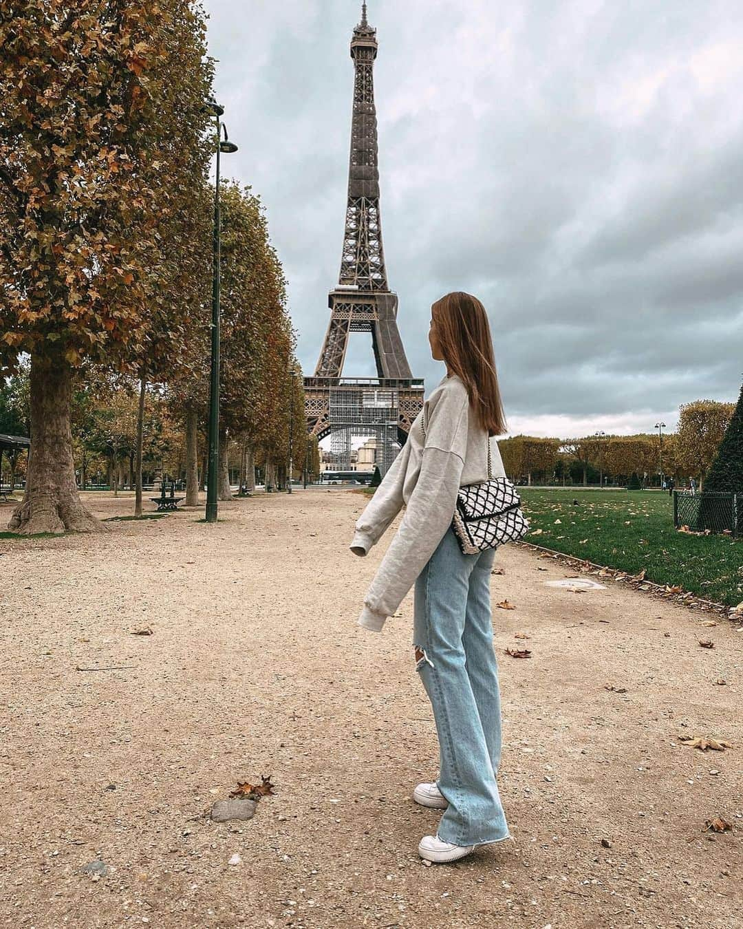 OOTD Magazineさんのインスタグラム写真 - (OOTD MagazineInstagram)「Which outfit is your favorite? @lauralabee ⠀— 🍂 Edited with OOTD Autumn presets 🍂 Shop our OOTD presets now via link in bio. ✨ Worldwide available」11月21日 16時54分 - ootdmagazine