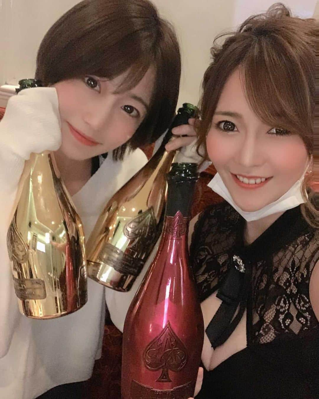 香月亜弥さんのインスタグラム写真 - (香月亜弥Instagram)「フィリアの柚子ちゃんとお客様のお誕生日お祝い🎊😊 Happy birthday☺️✨✨ お祝いなのにアルマンドありがとう😭😭😭🙏🙏 #お祝い #お誕生日 #お誕生日おめでとう #happybirthday #シャンパン #アルマンド #フィリア #南柚子 #可愛い #北海道 #札幌 #すすきの #東京 #新宿 #歌舞伎町 #六本木 #大阪 #ミナミ #北新地 #福岡 #中洲 #ニュークラブ #キャバクラ #キャバ嬢 #バルセロナ #ピーアンドジェー #香月亜弥 #followｍe」11月21日 16時54分 - pandj_ayakazuki