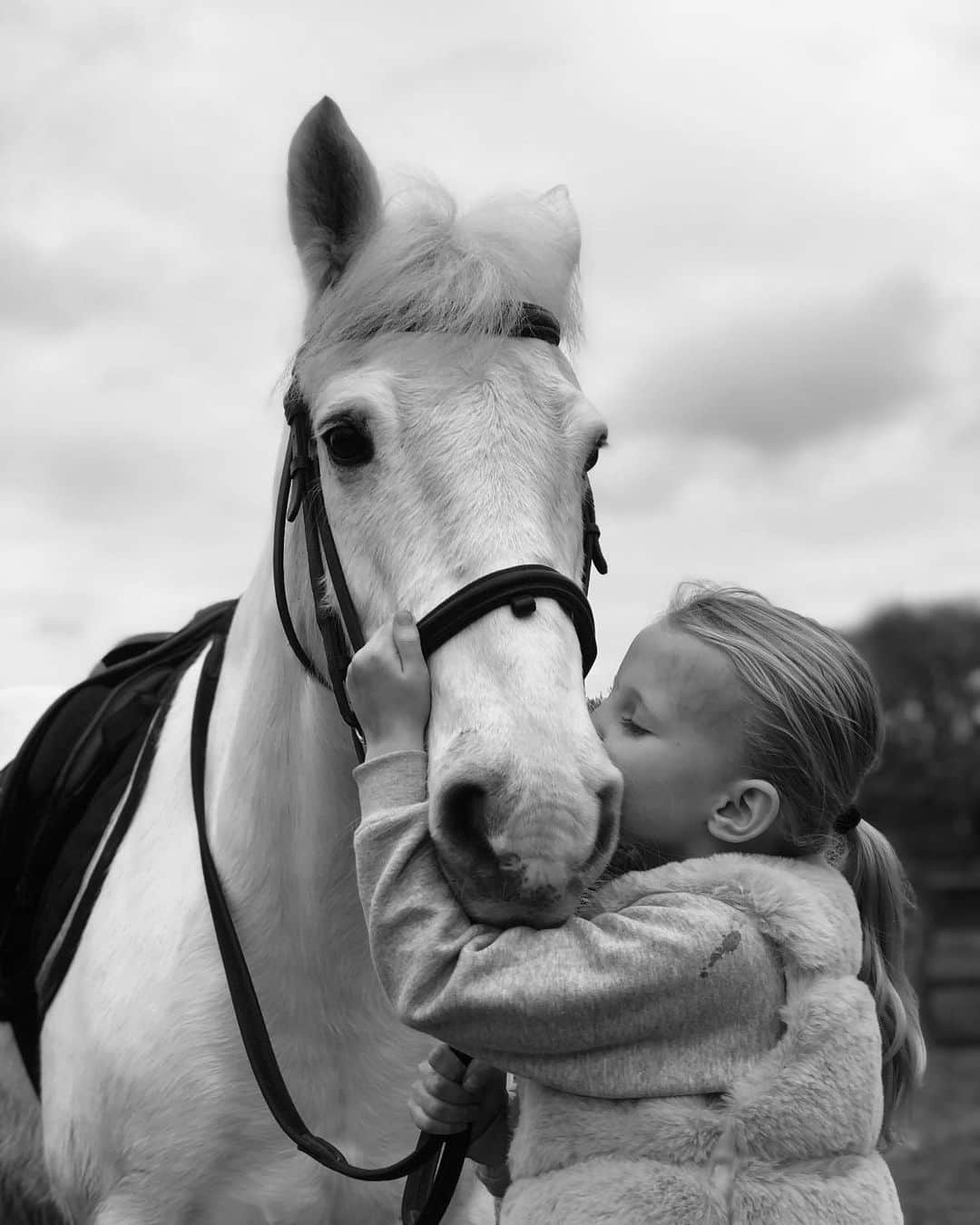 ビリー・フェアーズさんのインスタグラム写真 - (ビリー・フェアーズInstagram)「Nelly & Dizzy ❤️   My little lady is happiest at the stables 😍❤️」11月21日 16時54分 - billieshepherdofficial