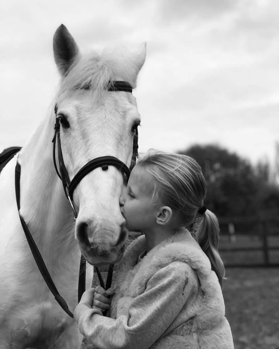 ビリー・フェアーズさんのインスタグラム写真 - (ビリー・フェアーズInstagram)「Nelly & Dizzy ❤️   My little lady is happiest at the stables 😍❤️」11月21日 16時54分 - billieshepherdofficial