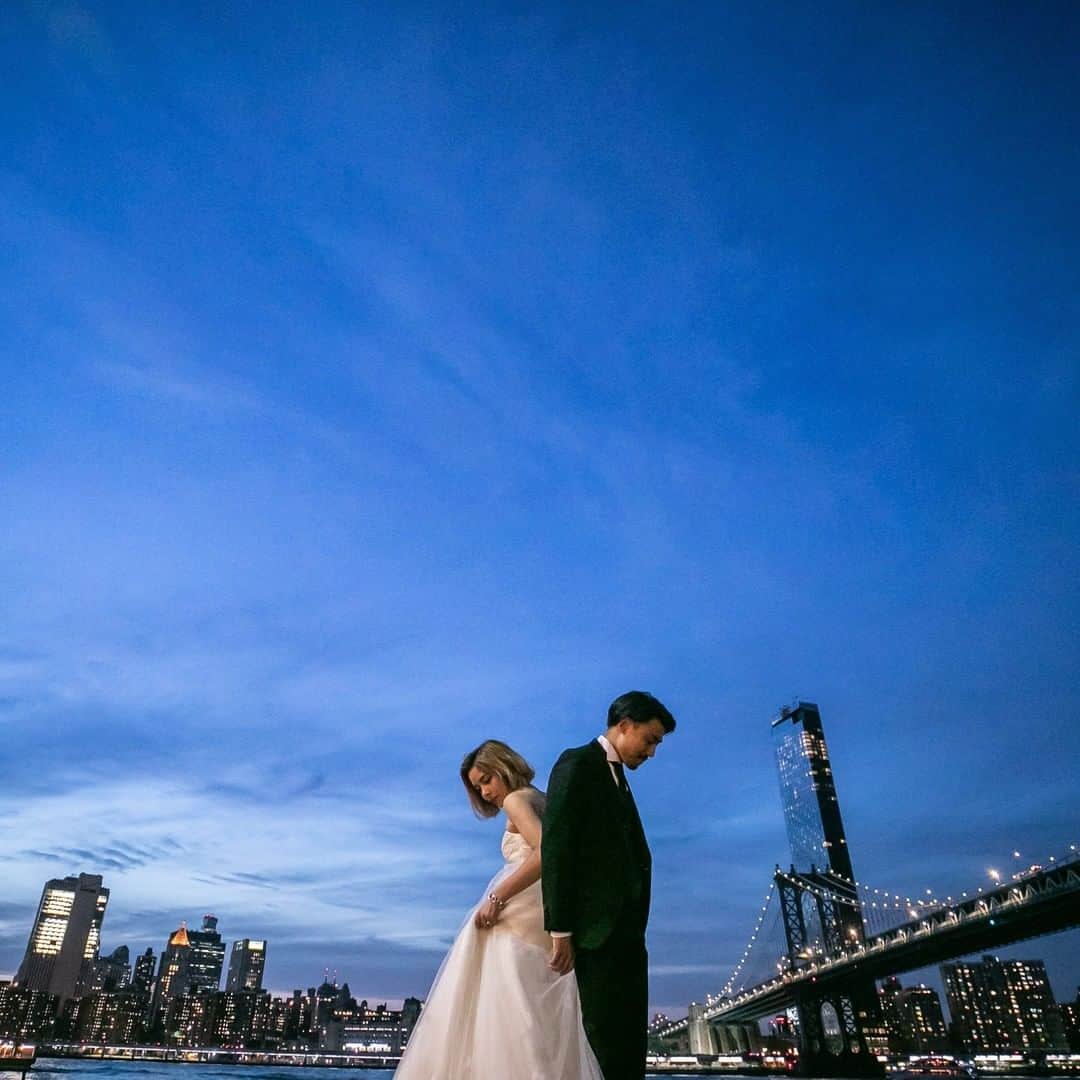 ラヴィ•ファクトリーさんのインスタグラム写真 - (ラヴィ•ファクトリーInstagram)「【写真で叶える結婚式】 . 映画にも使われるスポットを厳選し おふたりが主役のラブストーリーを撮影*  エネルギーに満ちたニューヨークの街で フォト撮影を超えた体験をあなたに。 —————— ラヴィファクトリーニューヨーク: @ny_laviephotography  AREA:USA,NEW YORK —————— @laviefactoryをフォローして #laviefactory #ラヴィファクトリー のハッシュタグをつけて お写真を投稿してみてくださいね✳︎ . こちらの公式IG（@laviefactory） で取り上げさせていただきます✨ #wedding#weddingphotography #ラヴィファクトリー #laviefactory #photo #生きる写真 #ハートのある写真 #instawedding #結婚写真 #ウェディング #ウェディングフォト #撮影指示書 #ロケーションフォト #前撮り #プレ花嫁 #結婚準備 #写真好きな人と繋がりたい #フォトウェディング #卒花 #前撮り #後撮り #ウェディングニュース #プラコレ #メリーゴーランド #ハネムーン #海外ウェディング #ニューヨーク前撮り  #おしゃれ花嫁 #newyork」11月21日 17時04分 - laviefactory
