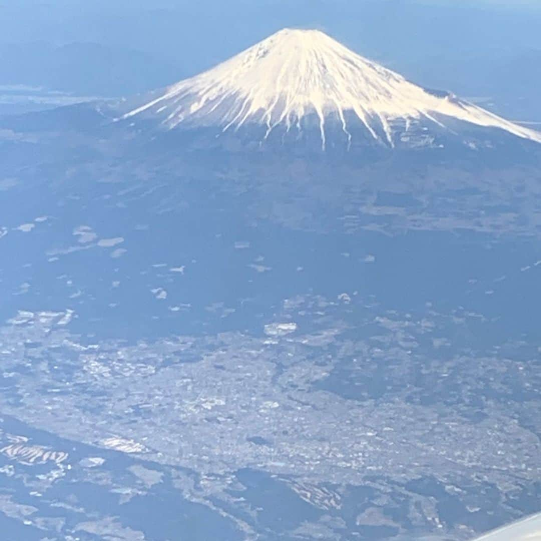 ラモス瑠偉のインスタグラム：「富士山⛰いつ見ても素敵! . 今度、登ってみようかな😅😅🤪 . #ラモス瑠偉　#ramos #ruyramos #カリオカ　#carioca #サッカー　#Futebol #soccer #Football #Futsal #Beachsoccer」