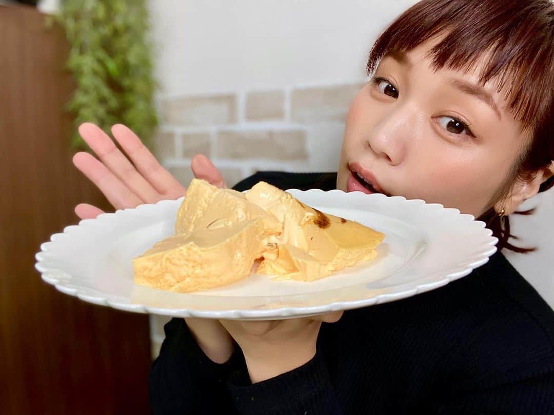 のインスタグラム：「. . 今月号のお取り寄せグルメ 本当どれも美味しそうだよね〜🤤🤤🤤 . . 私はマーロウのパーティープリン🍮担当だったけど . 本当1人で食べるのもったいないくらい ボリューミーで美味しかった♡. . 2キロプリンは 迫力あるからクリスマスパーティー🎄とかいいかも！？ . . #ラファーファ#lafarfa #プリン#お取り寄せグルメ #マーロウ @marlowe_official」