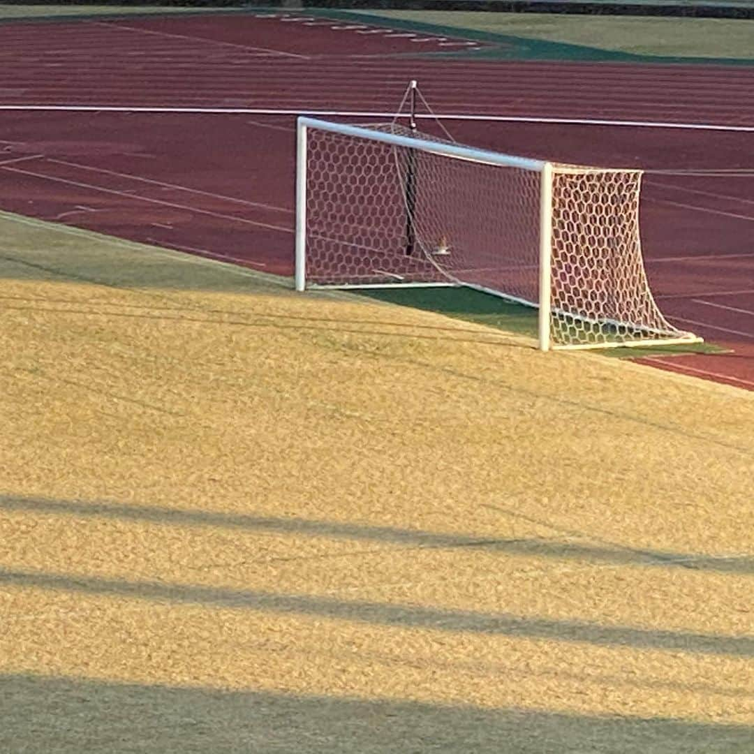 大野晃佳のインスタグラム：「🔰明日11月22日(日)、サッカー実況デビューします🔰  関西学生サッカーリーグ 後期第11節  ❶びわこ成蹊スポーツ大学🆚桃山学院大学 11時30分キックオフ  解説 同志社大学サッカー部監督 #望月慎之さん 実況 #大野晃佳  ❷大阪体育大学🆚関西学院大学 14時キックオフ  解説 阪南大学サッカー部監督 #須佐徹太郎さん 実況 #小澤昭博アナウンサー  「あすリートチャンネル」でネット配信します！  私は❶試合目を担当します！ お時間ある方是非ご覧ください！  #初実況#サッカー実況#大野アナ#あすリートチャンネル#ytv#読売テレビ #楽しみだけど #かなりの緊張 #楽しみと緊張が入り混じる #私の心はメトロノーム #頑張ります」