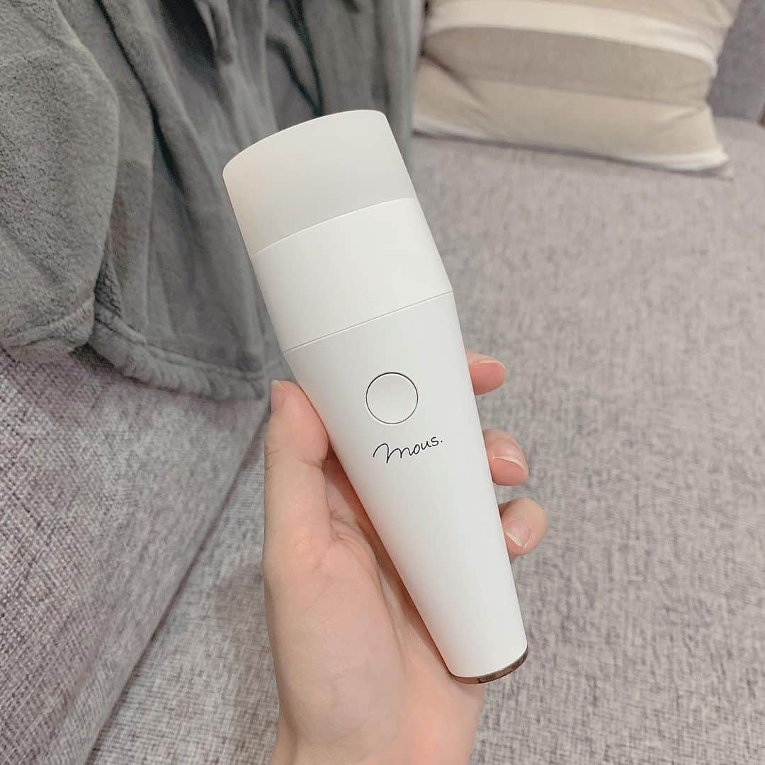 想乃のインスタグラム：「💆🏻‍♀️ . 人生初の美顔器🤤🤍 リフトアップ、肌キメ、トーンUP 肌ツヤUP、毛穴ケアにいいみたい✨ 見た目もシンプルでかわいいし 充電中は立てて光るから間接照明にもなっておしゃれ💡 . 使い方は化粧水とか洗顔料を塗って 撫でるだけやから簡単🙆🏻‍♀️ しかもお風呂でも使える防水💧 . ====【Sale詳細】==== クーポンコードで5,000円off💰 ・期　　間：11月21～24日 ・製　　品：プルミナス ・数　　量：限定30台 ・クーポンコード：【 Sonodm 】  ストーリーにurl付きで投稿するから そこから飛んでみてね💭 セール期間中の3日間はハイライトに 残しておくね💐 . 【mous. お取り扱いショップリスト】 ・バーニーズニューヨーク全店 ・蔦屋家電　二子玉川店 ・全国のエステ・美容サロンにて . #美顔器 #おうちエステ #毛穴 #リフトアップ #保湿 #美肌 #mous #プルミナス #PLUMINUS #おこもり美容 #pr」