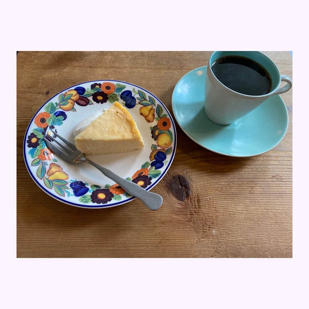 小塚舞子さんのインスタグラム写真 - (小塚舞子Instagram)「ロングウォークコーヒー@南森町　あたたかい味のするキーマカレーとおいしいコーヒーとチーズケーキ。本を読みながら待つ時間も幸せな気分になるお店です。 #ロングウォークコーヒー#南森町カレー」11月21日 17時32分 - kozukamaiko