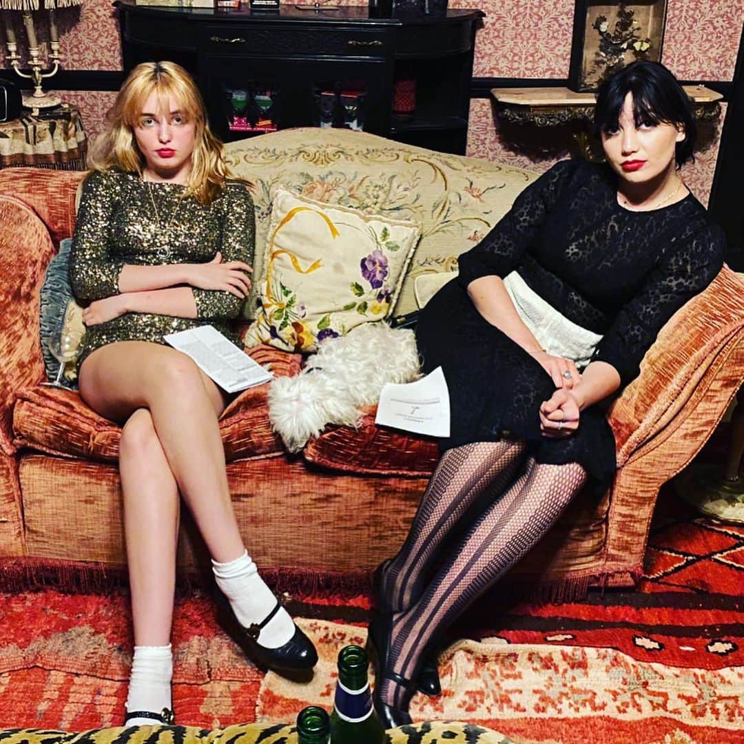 デイジー・ロウのインスタグラム：「My dearest sister @bettygoffey today you turn 15... In your 15 years around the sun, you have brought us all more joy than I could ever quantify with words. You are the coolest, funniest, brightest, sassiest & most brilliant sister a girl could ask for. Thanks for all the matching outfits you have asked for/ endured. I am at my happiest whenever I am with you, whether we are dancing around the kitchen singing at the top of our lungs, baking, watching gossip girl, doing our spa days or playing dress up. You are the greatest sister in the world and I’m so lucky you are mine! Happiest birthday my sweet & savage Bettles ps thanks for making her @pearllowe @dannygoffeyofficial」