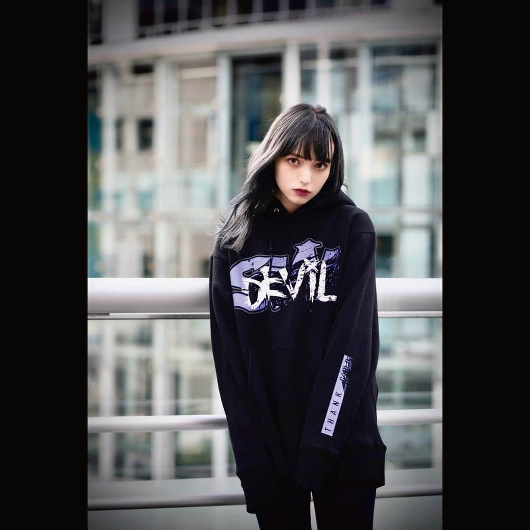 SiMさんのインスタグラム写真 - (SiMInstagram)「【SiM WiNTER COLLECTION 2020】  -PULLOVER HOODiE "SCRATCHED LOGO"-  受注期間:11/22(日) 23:59まで 受付はこちらから→collectivejp.com  Model: @raimu0726_official  Photo: @hideaki_nagata Hair make:  @makisakate Project Assistant:  @s.uneo」11月21日 18時00分 - sim_japan