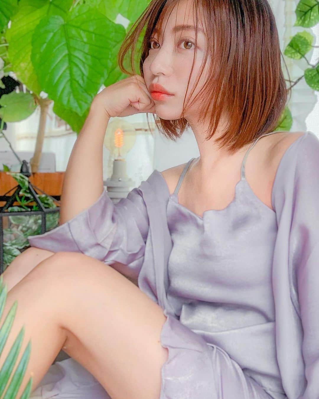 和希詩織のインスタグラム：「つるつる計画📝 自己処理めんどくさいし毛穴や肌に優しいから脱毛しちゃいたい この時期から賢く脱毛終わらせちゃいたいよね✌️✨  . . . せっかく脱毛するならリッチな気分でメンテナンスしたいよね🤤✨ . . . 高級感あるコスパ脱毛発見👇✨ C3( @c3_esthe )は高級ホテルみたい完全個室で施術してくれるから リッチな気分✨ . . . しかも全店舗駅近徒歩5分🤭近w １回通うだけで全身脱毛ができて 全身53パーツがわずか45分で完了 スーパー早い❣️ . . . 最新の超光速脱毛器だから 他のエステと比べてにかくスピードが早いらしい👀進化がスゴイ❣️  . . なのに低価格🙆‍♀️✨ (月額6,900円2ヶ月間0円スタート or 9ヶ月目以降の後払いにも◎) . . . 🌹お得が他にも🌹 👇 🌟ペア割👭で最大10,000円OFFだからめちゃ友達と脱毛しなきゃ損だね😏(お友達と一緒にご契約)  🌟乗りかえ割(他社からのお乗りかえ)で最大10,000円OFF  🌟永久メンテナンス保証付きだから満足するまで何度でも通える  24時間予約可能だから✨ 毛が気になる予約してみてね🙆‍♀️  今なんと！ プレゼント企画やっとるよ❓🎁 コレよ👇 . . 🌟ホームケア脱毛器(55,000円相当)を契約者全員プレゼント  🌟リゾートホテル(ペア宿泊)をプレゼント  🌟お友達とお申し込みで沖縄＆ディズニースイートペア宿泊をプレゼント . . . どうせ通うなら もらえるものはもらってきたい🎁 C3はお得感すごいなぁ😌💓 . . . . . #シースリー# c3#全身脱毛#脱毛 #つるつる#美肌ケア #美活#美容垢 #お得情報 #お得生活」