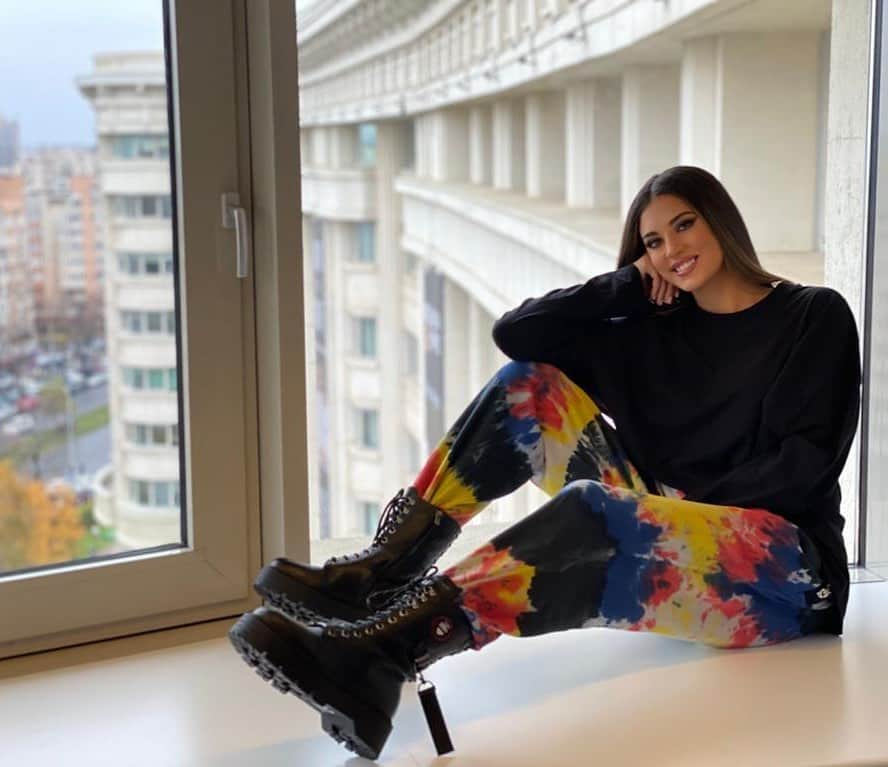 ANTONIAさんのインスタグラム写真 - (ANTONIAInstagram)「Saturdayyy vibes  @benvenuti.romania  . . . .  .  #benvenutiromania #pasesterelaxat #shoponline #benvenuti #fashion #shoes」11月21日 18時11分 - antonia