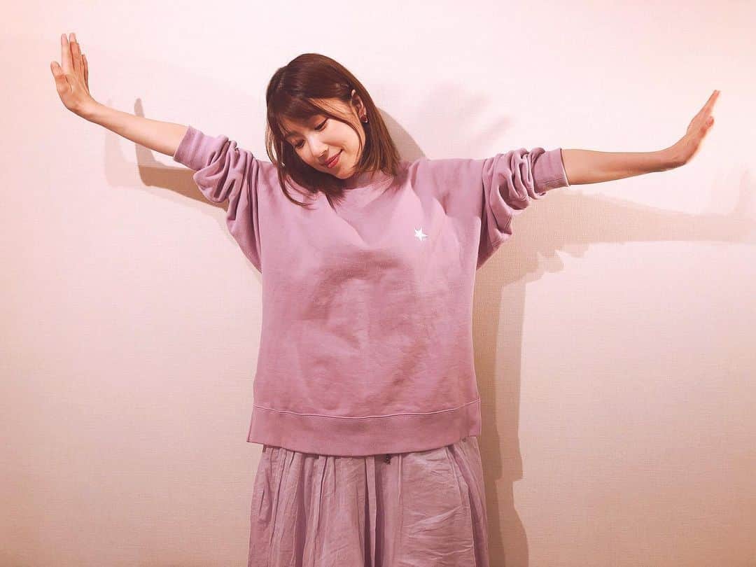 山本紗也加のインスタグラム：「_ ラベンダー×ラベンダー。 いつかのストーリーでupしたときに どこの服ですかと 質問いただいてたので 今更ながら🥴✨✨✨ _ #スカート #しわしわになっちゃったぜ #私服#タグ付けしてます #そういえば#今日から#三連休」