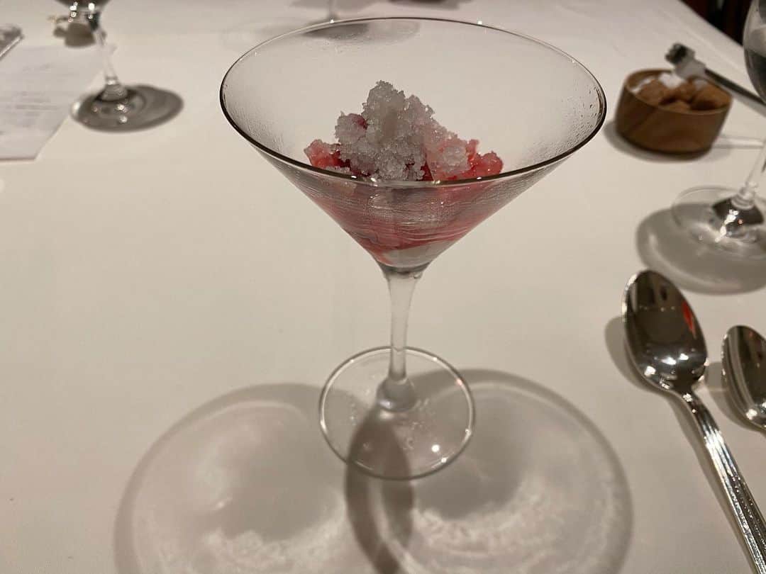 一木みおさんのインスタグラム写真 - (一木みおInstagram)「少し前、麻布台にあるパトゥへ。﻿ 神戸から移転されたようです😌✨﻿ どのお料理もとても美味しかったのですが、特にお魚のお味と食感にグッと来ました🥰﻿ 一つ一つのお料理の雰囲気が違っているのも、頂く楽しみの一つでした。﻿ ﻿ シェフも物腰の柔らかい素敵な方でした👨🏻‍🍳✨﻿ 御馳走様でした😊﻿ ﻿ #パトゥ #patous  #港区グルメ #港区 #六本木一丁目 #フレンチ #French #麻布台  #instagood #instalike #카페투어 #photography #mood #camera #eat #yummy #food #gourmet #tokyo #happy #좋아요 #데일리룩 #맛스타그램 #맛집 #restaurant #グルメスタグラム #instapic #グルメ好きな人と繋がりたい #グルメ巡り #dinner」11月21日 18時16分 - mioichiki30
