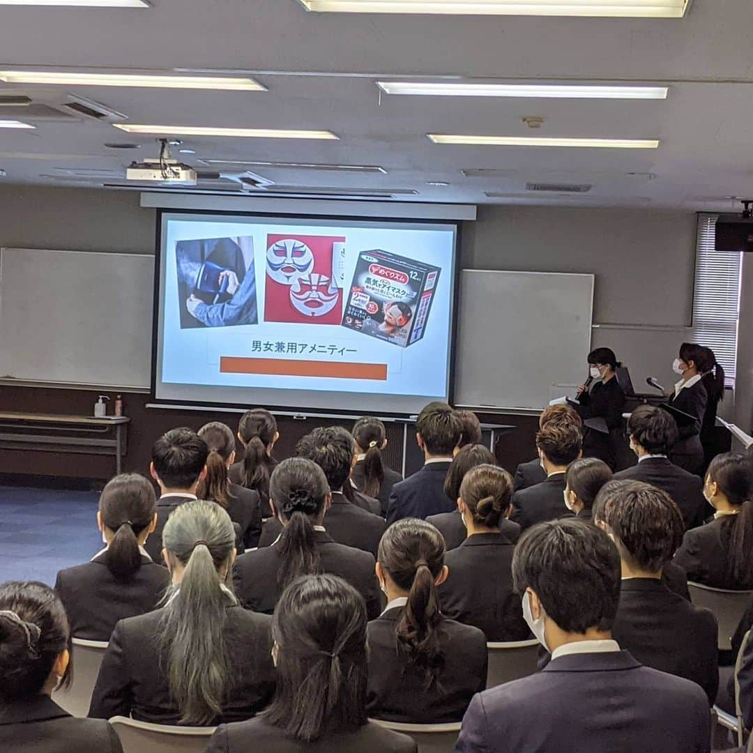 東京観光専門学校さんのインスタグラム写真 - (東京観光専門学校Instagram)「ホテル学科の企業コラボ授業💫 都内ホテルのPRをするための プランを考え、実際にホテルの企画担当者様にご来校いただき プレゼンを行いました🤓  8プランのプレゼンから 選ばれるプランはあるでしょうか✨  結果は来週発表です🙌 #東京観光専門学校　#ホテル学科　#企業コラボ授業　#ホテルPR　#ホテル企画　#宿泊企画　#プレゼン　#専門学校　#ホテル専門学校」11月21日 18時24分 - tokan_1967