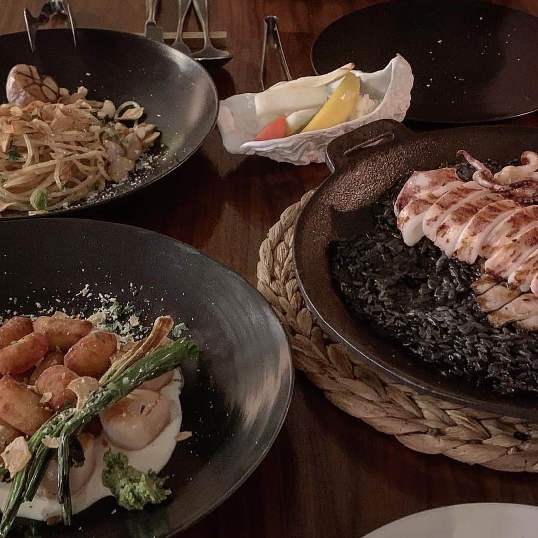ユン・アラのインスタグラム：「분위기 맛 친절도 가성비 모두 만점이였던 식사 🍽」