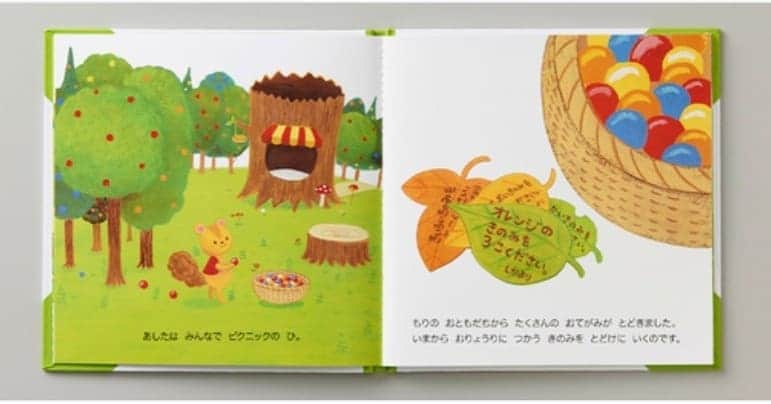 kidzoo+さんのインスタグラム写真 - (kidzoo+Instagram)「絵本を読みながら玉を運ぼう！人気のえほんトイっしょシリーズ 絵本とおもちゃがセットになった、えほんトイっしょシリーズ 絵本のあらすじ：あしたはみんなでピクニック。木の実屋さんのベリー君のもとに、森のどうぶつさんからお料理に使う木の実の注文がたくさんきました。さぁ、ベリー君は色や数を間違えず無事にお届けできるかな？ 物語の主人公になって、おもちゃで木の実を運ぼう！物語にそってマグネットペンで玉を運んでいくことで、数の数え方や色の認識力が深まるだけでなく、遊びながらペンの持ち方や、手先の器用性、思考力、集中力も養うことができます。 ----------------------------------------  【ベリーくんのきのみやさん】 商品の詳細はプロフィールのURLからご覧いただけます！☛ @kidzooplus .  #kids #kidzooplus #知育玩具 #絵本 #新商品 #kids #子供 #家遊び #絵本育児 #えほんトイっしょ #名古屋市名東区 #キッズープラス #クリスマスプレゼント #クリスマス #誕生日プレゼント #出産祝い #贈り物に最適」11月21日 18時35分 - kidzooplus