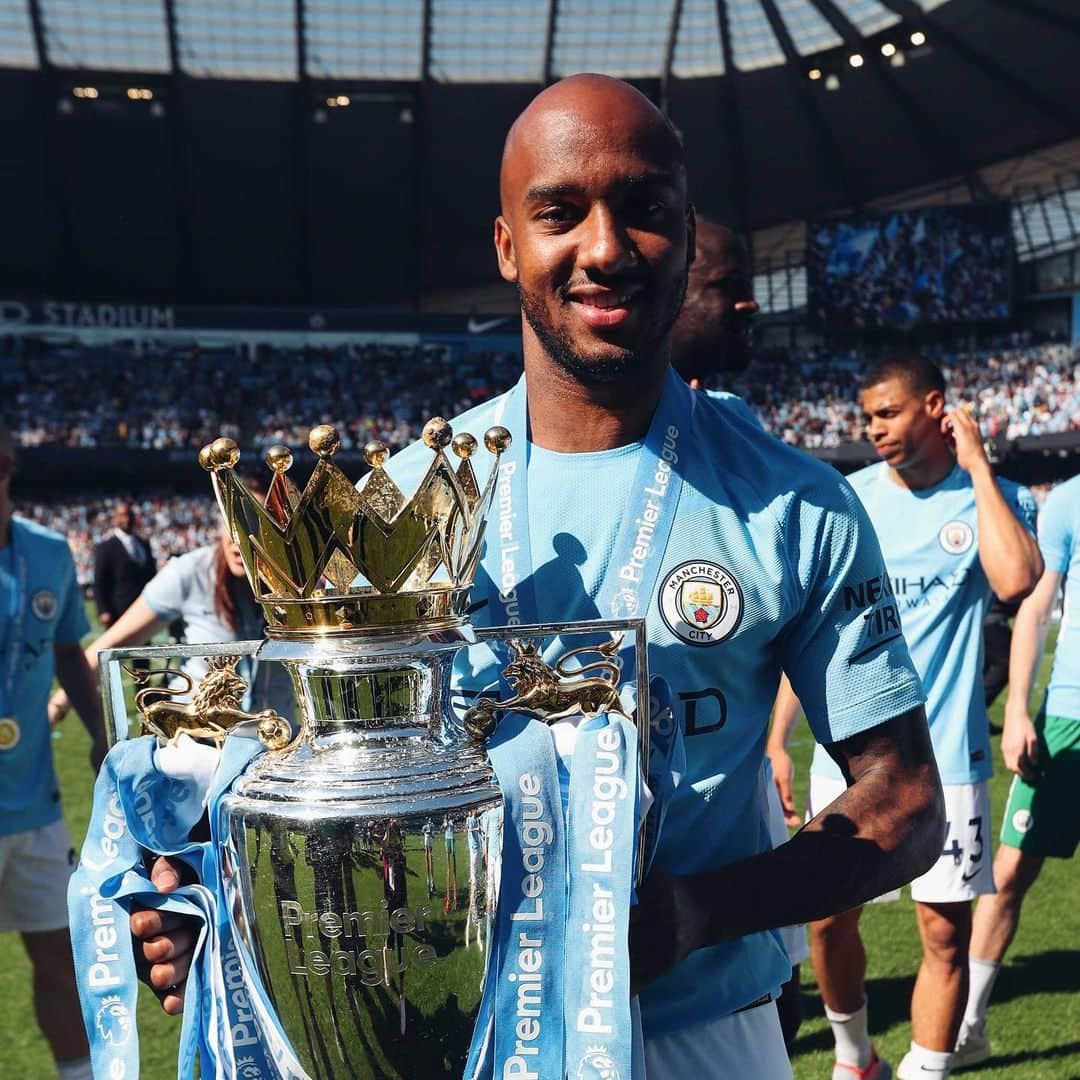 マンチェスター・シティFCさんのインスタグラム写真 - (マンチェスター・シティFCInstagram)「Happy 31st birthday, @fabian_delph 💙 #mancity」11月21日 18時35分 - mancity