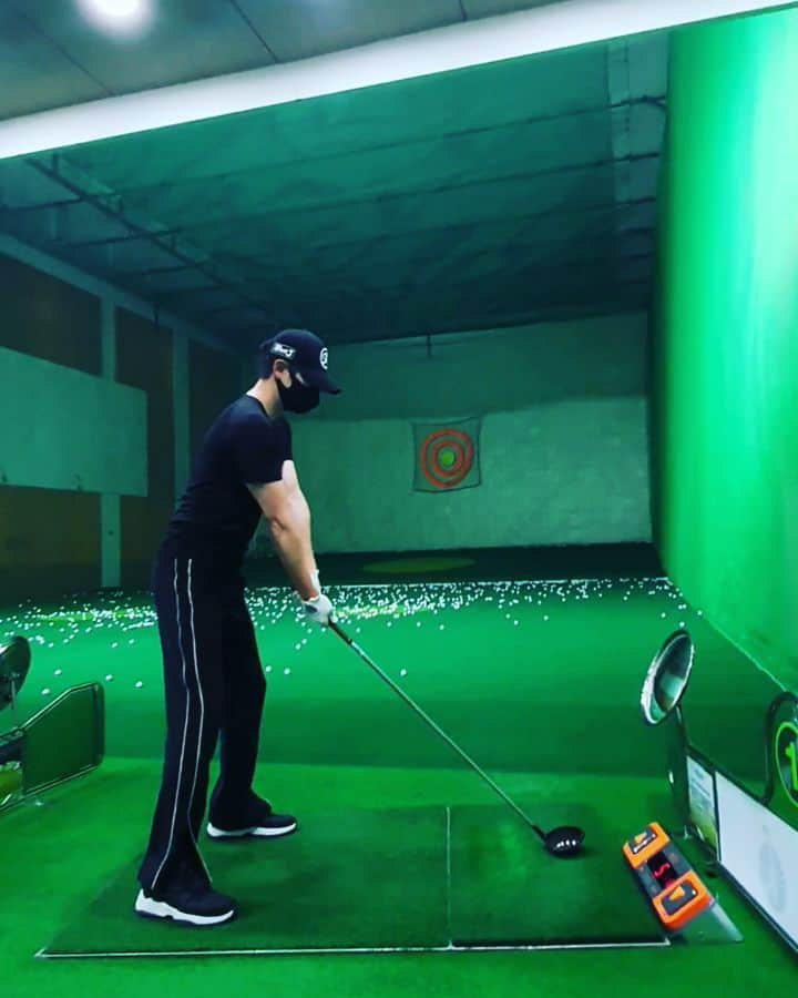 パク・シフのインスタグラム：「Practicing everyday😊💪 #골프#홀릭 #golf #longdrive」