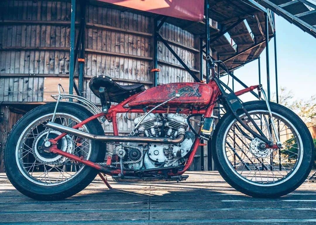 epidemic_motorsさんのインスタグラム写真 - (epidemic_motorsInstagram)「La moto che sfida la morte. @gros   #indianmotorcycle #twowheels #epidemicmotors #epidemic_motors #vintagebike #bikerlifestyle」11月21日 18時39分 - epidemic_motors