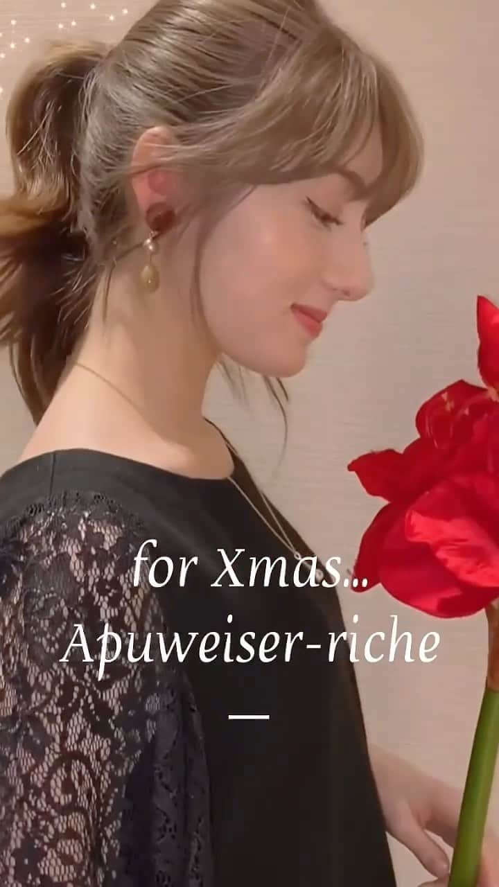 のインスタグラム：「. 🎄🤎 今年のクリスマスはお家で過ごす方が多いかな？ このご時世なかなか外出しづらいからこそ お家ではお洒落を楽しんで気分高めたいよね..♡ . #クリスマスコーデ」