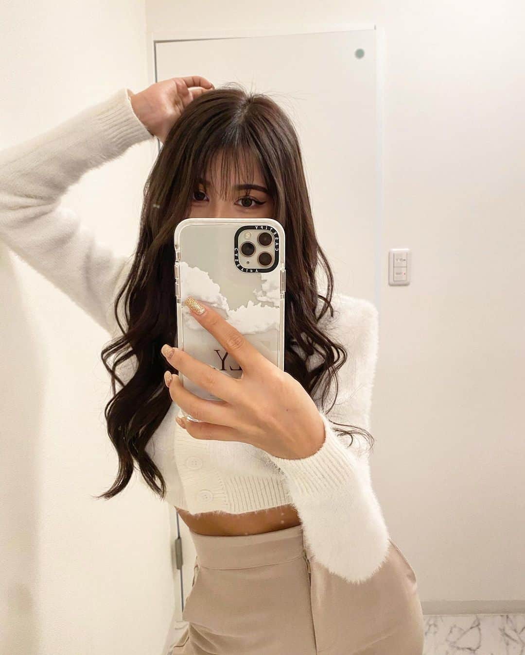 ILYのインスタグラム：「久々にiphonecase変えた🥺 . 歴代のケースほぼ @CASETiFY 🤍 . ☁️柄激かわ😤 . #stateyourcase」