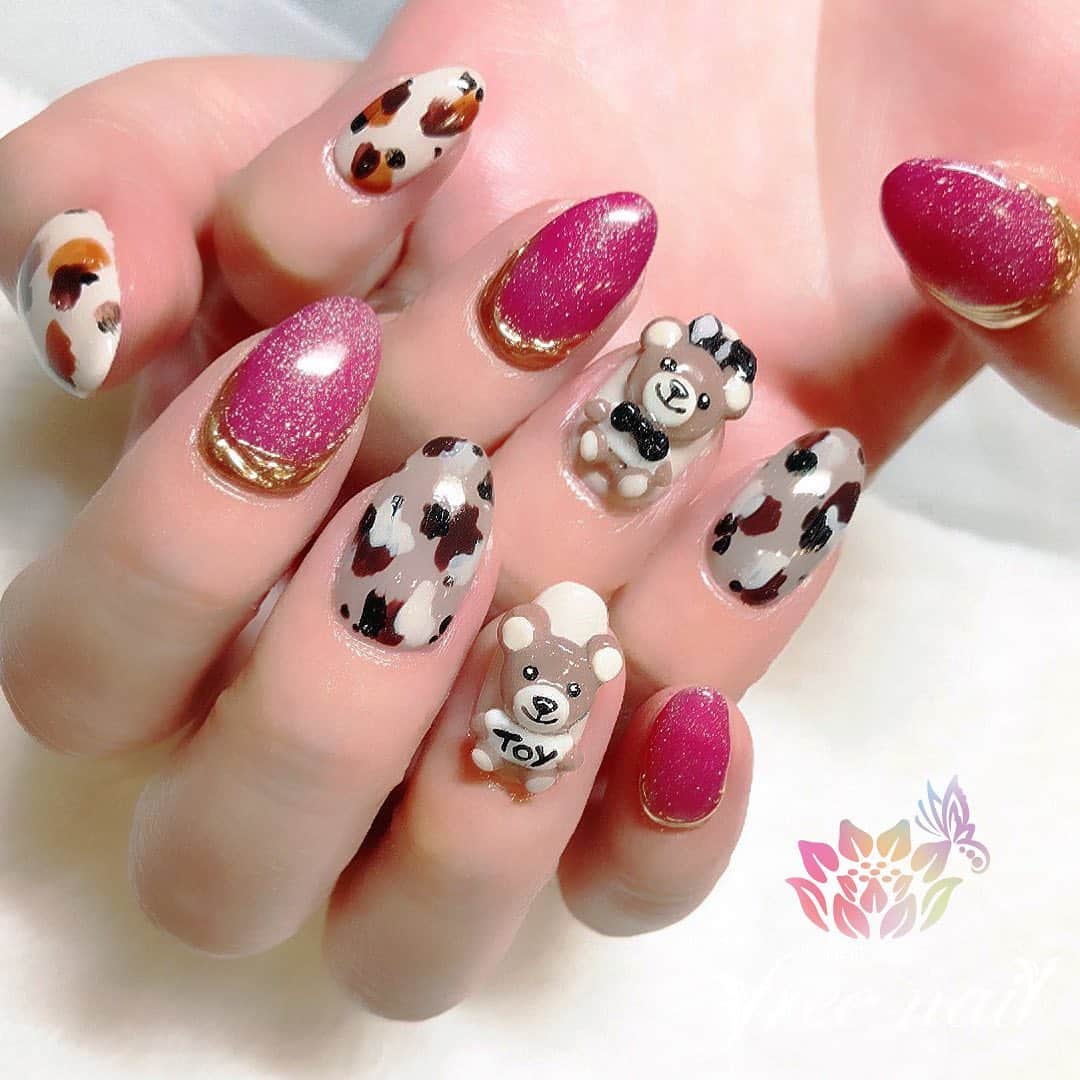 free nail フリーネイルのインスタグラム：「. お客様ネイル💅🏻💫 . キャラクター3Dネイル🧸🎀 . オリジナル3Dパーツ 事前ご予約でお作りします👩🏻‍🎨🎨 . ご来店ありがとうございました🙇🏻‍♀️🙇🏻‍♀️🙇🏻‍♀️💗 . #ネイルアート #ジェルネイル #ネイルサロン #大阪ネイルサロン #ネイルデザイン #ネイルチェンジ #キャラクターネイル #3Dネイル #アニマルネイル #くまさんネイル #ピンクネイル #ベージュネイル #デザインネイル #トレンドネイル #立体ネイル #ラブリーネイル #ネイルパーツ #秋冬ネイル #winternails #nailsart #nailsdid #美甲 #日式美甲 #日式美甲胶 #日本美甲师 #日本美甲老师 #美甲上课 #日本胶 #フリーネイル #freenail」