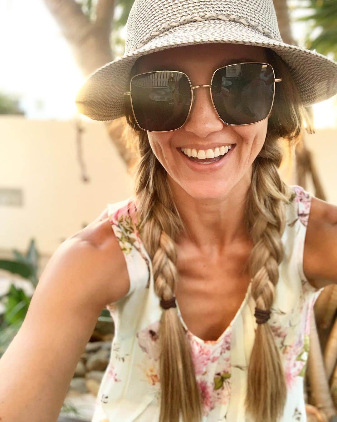 のインスタグラム：「Happiness is the key to success 🔑 😃 #lookgoodfeelgood #happy #smile #laugh #saturday #mood #goodvibes」
