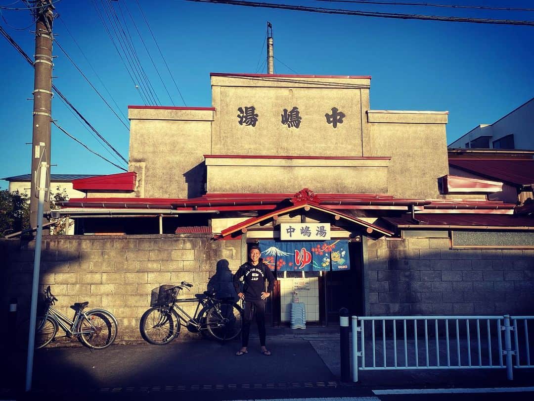 GAKU-MCのインスタグラム：「いい感じの銭湯♨️キメました👍 皆様も良い週末を‼️ #銭湯  #銭湯好きな人と繋がりたい  #銭湯巡り」