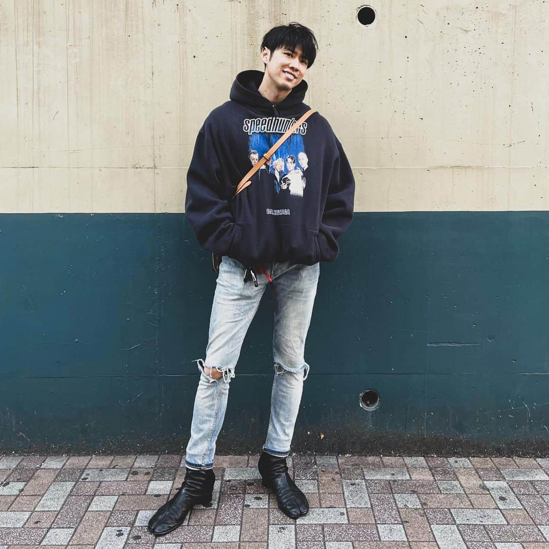 黄皓さんのインスタグラム写真 - (黄皓Instagram)「#balenciagaspeedhunters Speedhunters  さっしーと匂わせ😚  Foodie→Hoodie: @balenciaga  Denim: @zara  Shoes: @maisonmargiela  #balenciagaspeedhunters #balenciaga #zara #maisonmargiela #tabiboots」11月21日 18時53分 - haohaohaokun