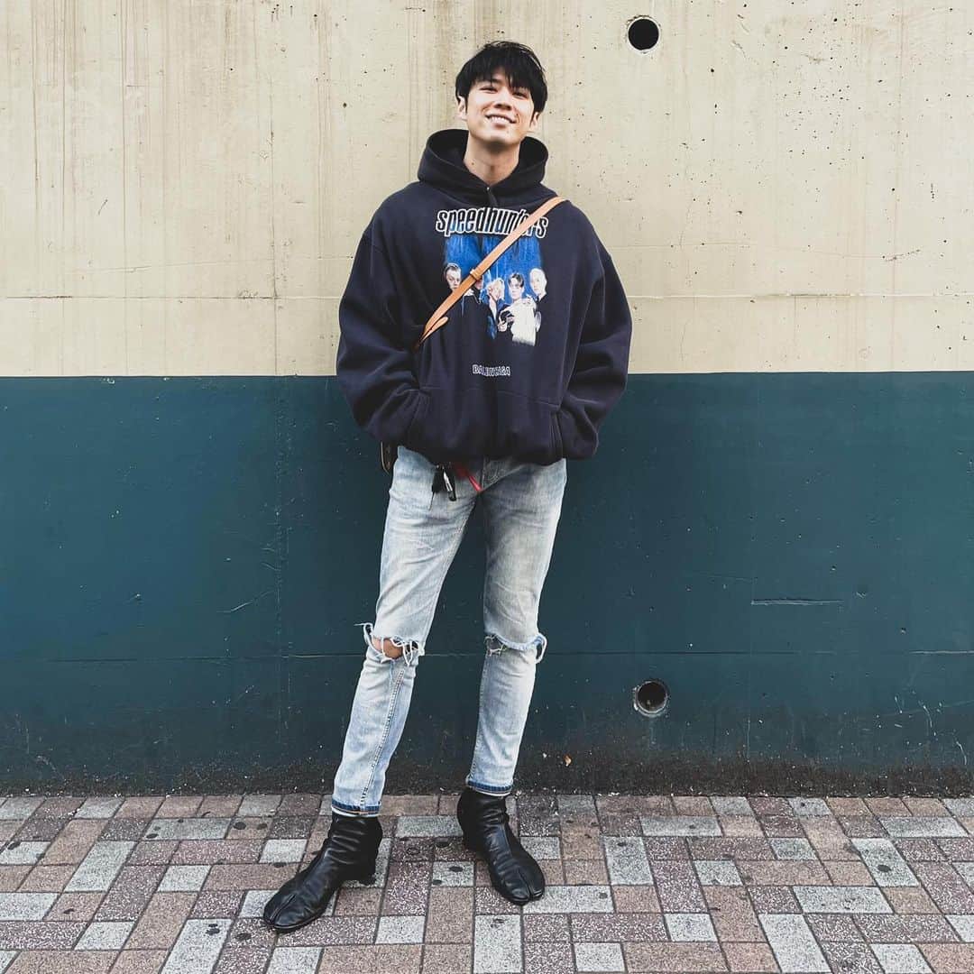 のインスタグラム：「#balenciagaspeedhunters Speedhunters  さっしーと匂わせ😚  Foodie→Hoodie: @balenciaga  Denim: @zara  Shoes: @maisonmargiela  #balenciagaspeedhunters #balenciaga #zara #maisonmargiela #tabiboots」