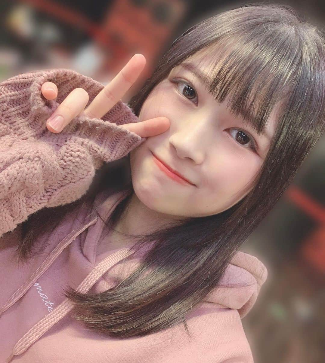 望月ひかりさんのインスタグラム写真 - (望月ひかりInstagram)「なぜか斜めに撮っちゃうよね、☆〜（ゝ。∂）  焼肉行きたい〜しゃふじゃぶ行きたい〜 東京のお店詳しくないからコメントかDMで教えて欲しい〜！  最近暖かいから今日は上着無しで出かけてみたらちょうど良かった🌞  #elsy #emotional #sympathy #japan #love #japanese #japanesegirl #tokyo #live #photography #photo #model #fallfashion #秋服コーデ #秋服 #パーカー女子 #萌え袖 #cute #ナチュラルメイク #清楚 #beautiful #beauty #黒髪 #乃木坂46 #日向坂46 #櫻坂46 #坂道好きな人と繋がりたい #自撮り #写真好きな人と繋がりたい #カメラ好きな人と繋がりたい」11月21日 18時54分 - hikaringo_mochizuki