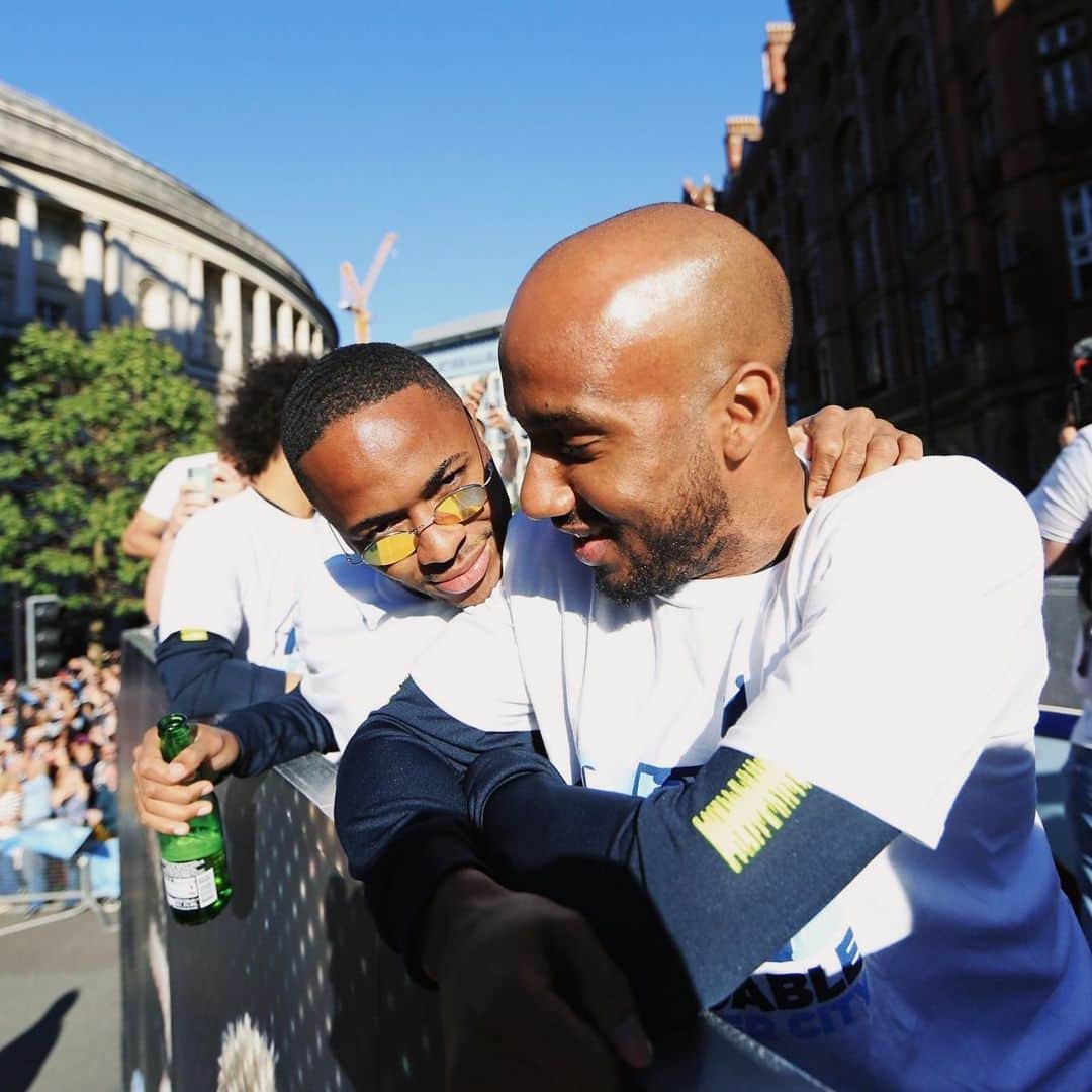 ラヒーム・スターリングのインスタグラム：「Happy B Delphy @fabian_delph 💙 Wishing u noting but success my brother 🤟🏾 #sincedayone」