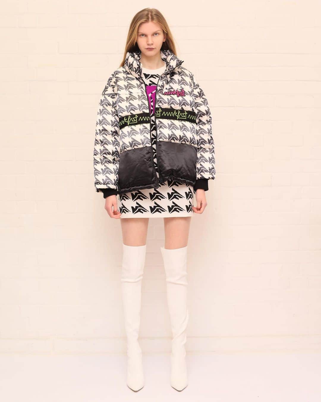マークファストのインスタグラム：「MF monogram look ready for AW2020 🖤💕🤍🌨 📸 @gregmikrut」
