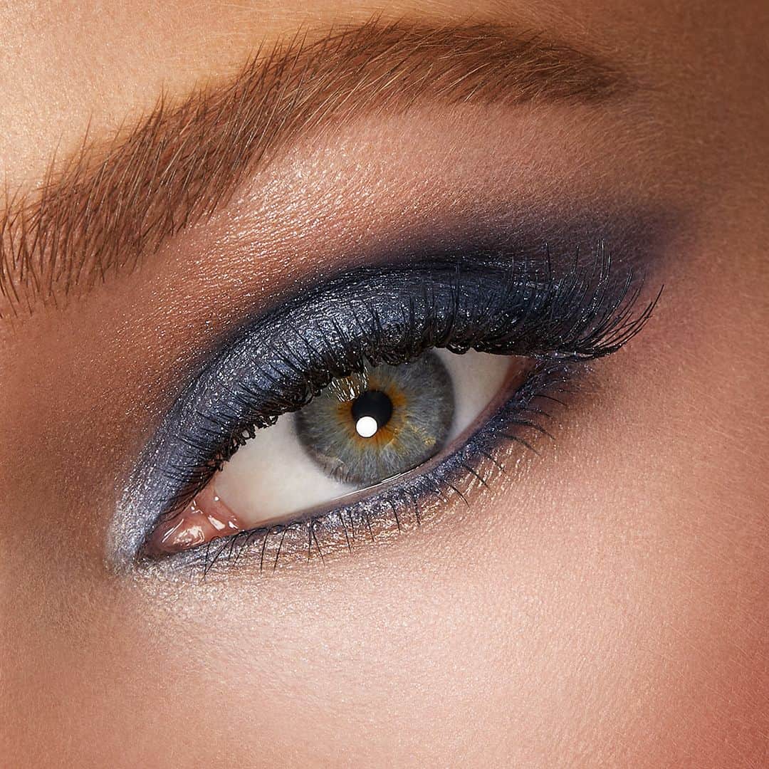 KIKO MILANOさんのインスタグラム写真 - (KIKO MILANOInstagram)「A mesmerising #eyelook is just what you need when you’re all masked up 😍 This beautiful blue is courtesy of our Infinite Shimmer Eyeshadow, grab it now with #KIKOBlackFriday! #KIKOHolidayGems Infinite Sparkle Eyeshadow 04-01 - 4D Lash Mascara -  False Lashes Lengthening Effect - Eyebrow Multitasker 3-In-1 02」11月21日 19時15分 - kikomilano