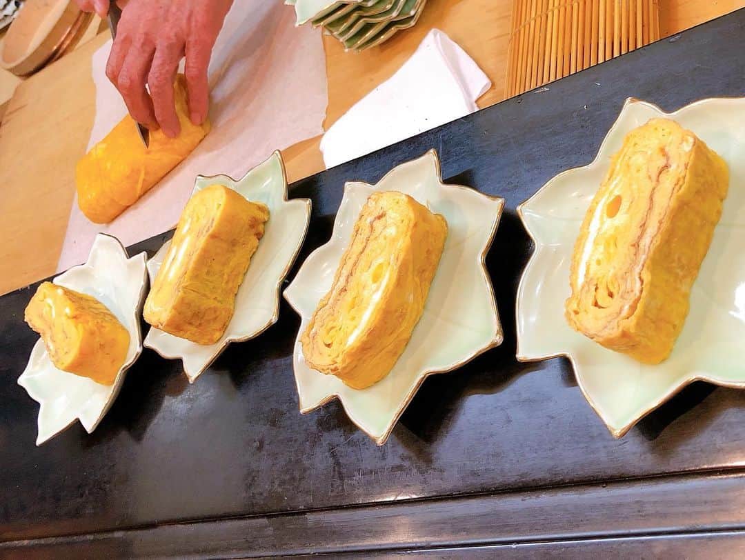中島浩二さんのインスタグラム写真 - (中島浩二Instagram)「昨日は、久しぶりに冷泉で食事しただすよーーー🤣🤣🤣  山笠でいつもお世話になってる町総代のお店『萬福茶屋』だすーーー🤣🤣🤣  まずは、先付けで里芋と海老の煮付け。 その後にアサリの酒蒸し。それから鳥モモの塩焼きに、鉄火巻き🤣🤣🤣  どれもこれも本当に美味しかっただすーーー🤣🤣🤣  櫛田神社の近くだすー🤣🤣🤣  楽しい三連休を過ごして下さいだすー😊  #福岡グルメ #福岡寿司 #福岡料理屋 #アサリの酒蒸し #だし巻き卵 #鉄火巻き #博多料理屋 #櫛田神社」11月21日 19時11分 - koji_nakajiii