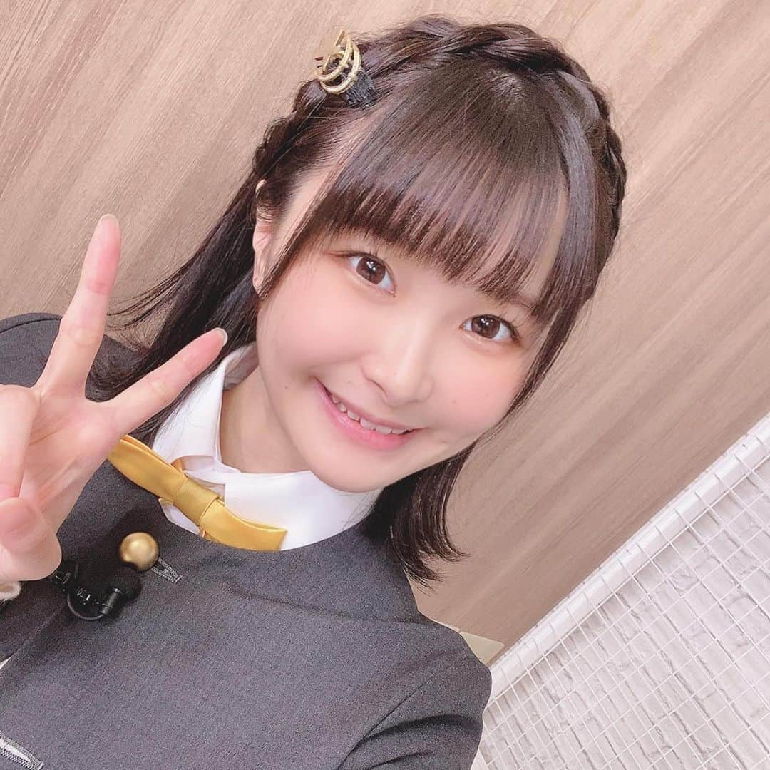 相良茉優さんのインスタグラム写真 - (相良茉優Instagram)「3日間ありがとうございました！ ラジオに出演！ QU4RTZでの生放送！髪型お揃い♡ 閉会式ではシャンシャン！ジャージ可愛い！ 濃密な3日間楽しかった‪⸜(*ˊᵕˋ* )⸝‬  木 鷲崎健のヨルナイト×ヨルナイト 金 ラブライブ！虹ヶ咲学園スクールアイドル同好会生放送✨ユニット――――ク!!!!～伝えていこう happy smile～ 土 スクフェスシリーズ感謝祭2020 ～ONLINE～ 閉会式  #lovelive #ヨルナイト #虹ヶ咲 #スクフェスシリーズ感謝祭2020 #相良茉優 #田中ちえ美 #指出毬亜 #鬼頭明里 #大西亜玖璃 #楠木ともり #スクスタ #スクフェス #qu4rtz」11月21日 19時27分 - mayusgr