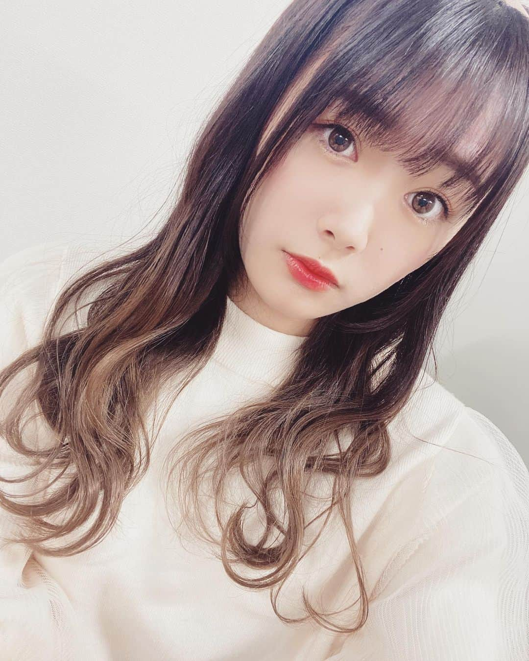 長谷川玲奈さんのインスタグラム写真 - (長谷川玲奈Instagram)「毛先色抜けてキタァー！ #長谷川玲奈　#ブリーチ　#グラデーション」11月21日 19時31分 - bbg_rena0315