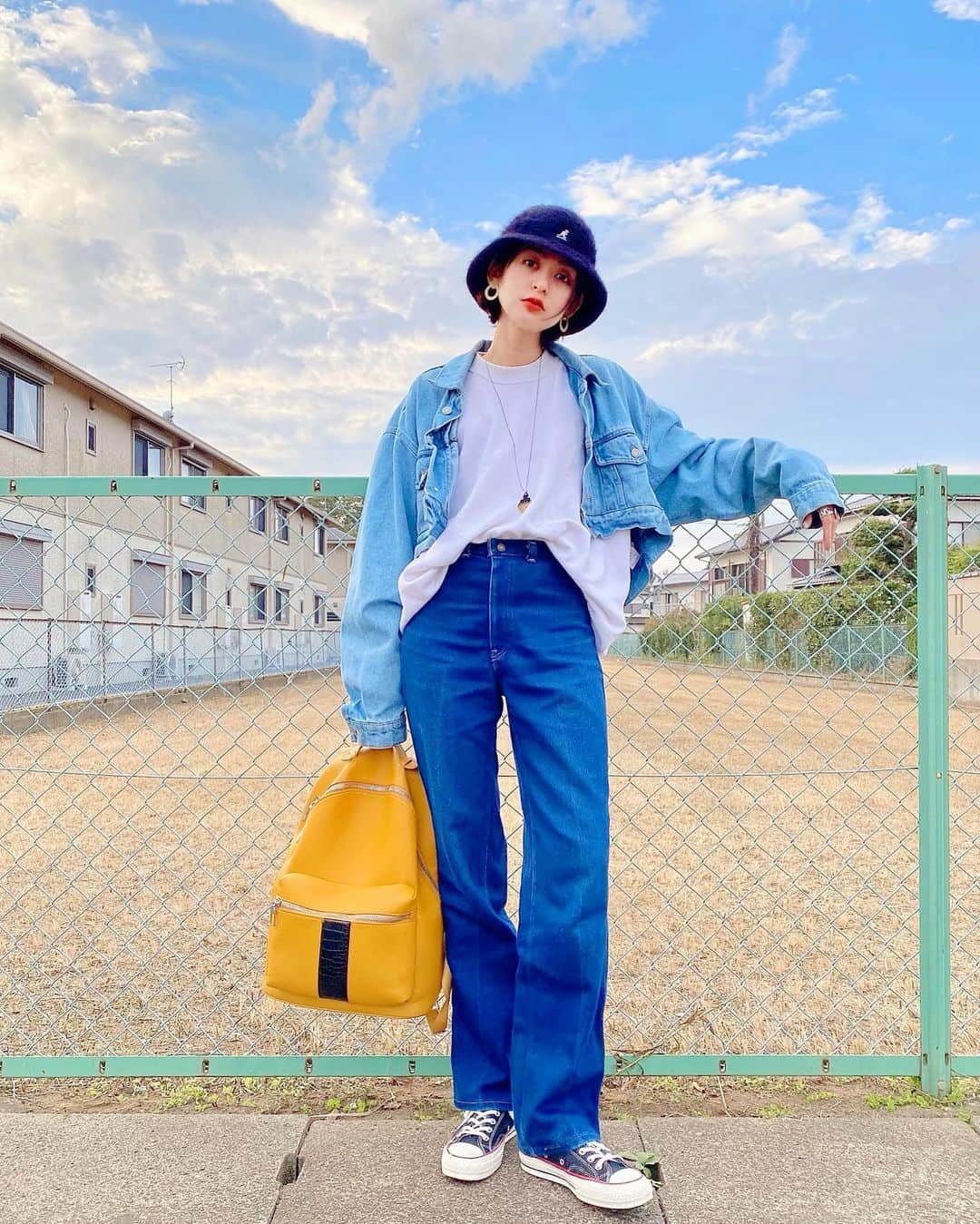 石井美絵子さんのインスタグラム写真 - (石井美絵子Instagram)「久しぶりにデニム×デニム👖 バケハにリュックにスニーカーで とことんボーイッシュだから アクセが欠かせない💙💭 #yuumiperaltashop #カンゴール #コンバース #ボナム #zara #ビンテージ #ootd #outfit #fashionsnap #vintagefashion #私服 #ミカコのフク」11月21日 19時42分 - mikako.ishii