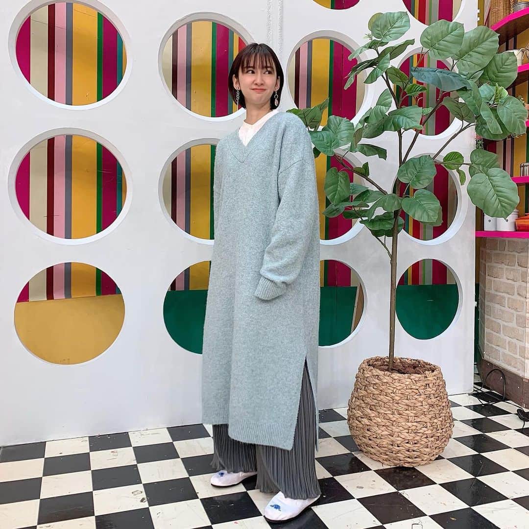 小泉遥のインスタグラム：「. . 今週もありがとうございました👑 スタジオ衣装とロケ衣装の タグ付けしました〜☺︎💕 . #王様のブランチ」