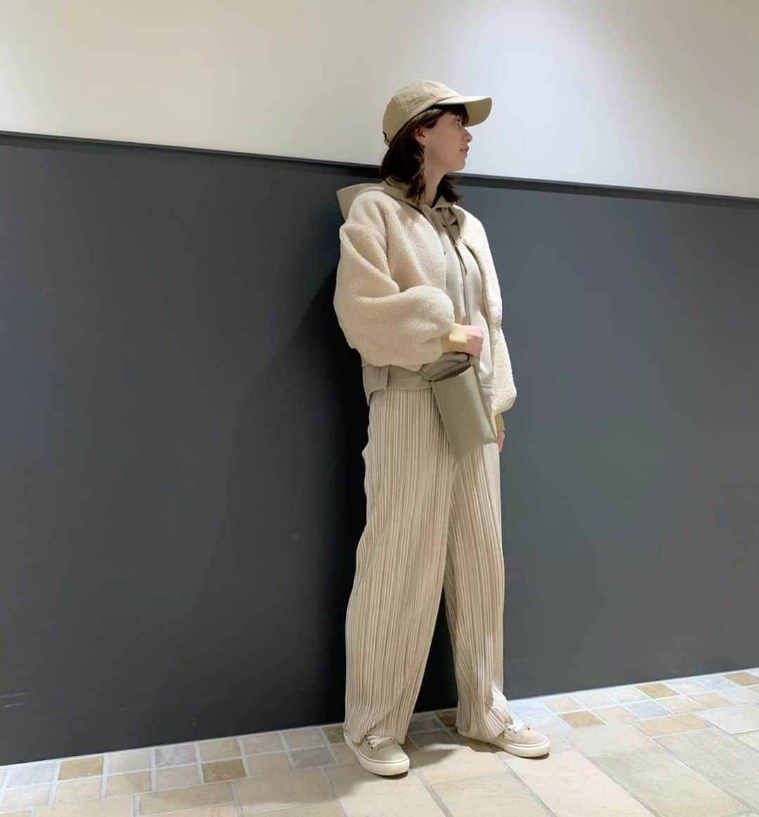 大釜ケリーのインスタグラム：「ベージュコーデがしたかった #wear #coordinate #fashion」