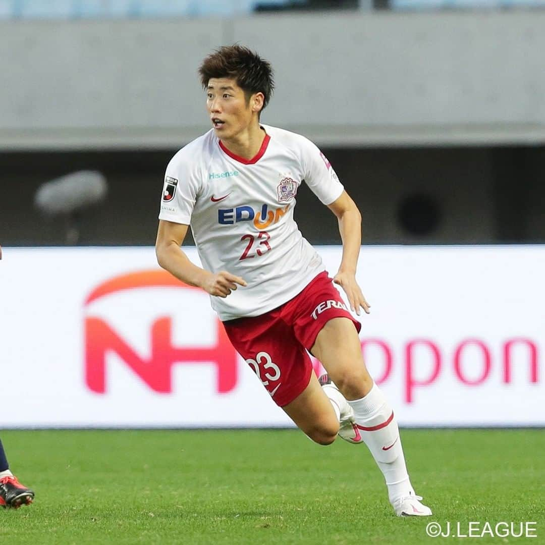 サンフレッチェ広島さんのインスタグラム写真 - (サンフレッチェ広島Instagram)「. ⚽️明治安田生命J1リーグ第28節　試合結果⚽️ セレッソ大阪　0-1　サンフレッチェ広島 前半：0-1 後半：0-0 【得点者】レアンドロ・ペレイラ  ペースを握っていた前半で先制点を奪い、優位に試合を進めていたところで、選手が退場。以降は苦しい戦いを強いられましたが、集中力高く守り切り、アウェイで勝点3をつかみました✨  アウェイゲームながらもたくさんの応援、ありがとうございました🙇  #レアンドロペレイラ 選手 #川辺駿 選手 #林卓人 選手 #青山敏弘 選手 #佐々木翔 選手 #荒木隼人 選手 #城福浩 監督 #sanfrecce #積攻」11月21日 19時43分 - sanfrecce.official