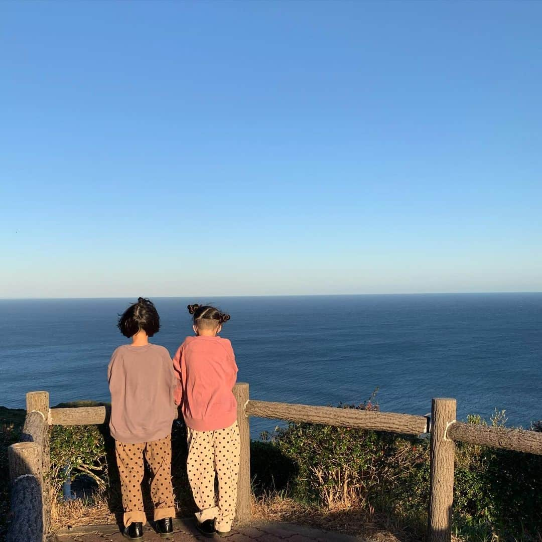 ぴよ。こぱ。さんのインスタグラム写真 - (ぴよ。こぱ。Instagram)「雲一つない青空。 でも、風が強すぎた。  自然って本当いい。  ずっと泳いでいけば、ハワイに行けるよねっ、きっと。」11月21日 19時43分 - uca.34