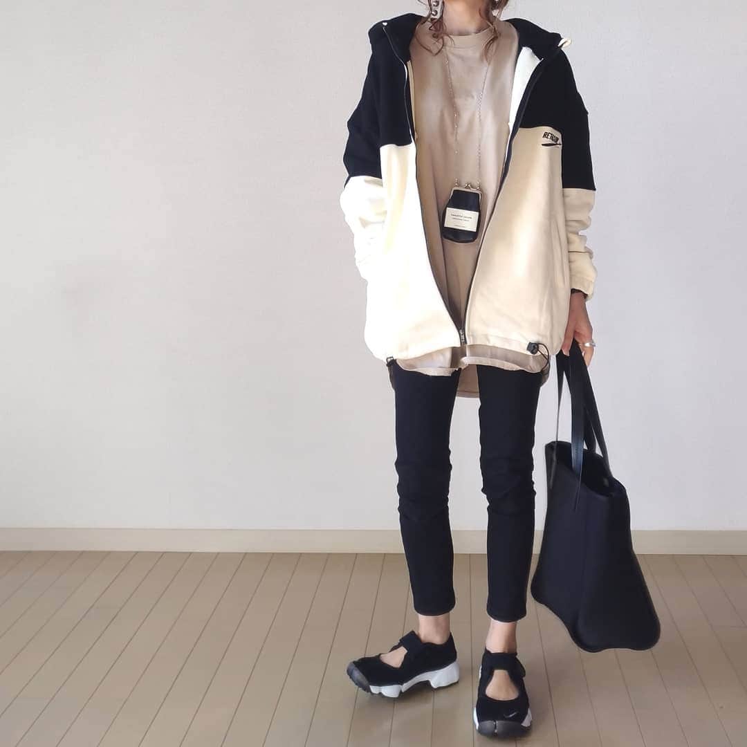 Ako Akoさんのインスタグラム写真 Ako Akoinstagram 急遽サッカー観戦に Fc岐阜 地元チームの応援です ソーシャルディスタンスももちろんばっちり 笑 届きたての Select Shop Jbg のバイカラーパーカー これ可愛い 裏起毛で厚みもあるから