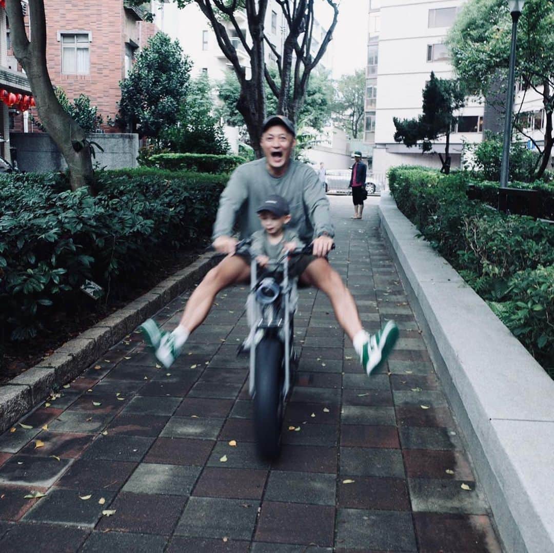 余文樂のインスタグラム：「🚲🚲🚲」