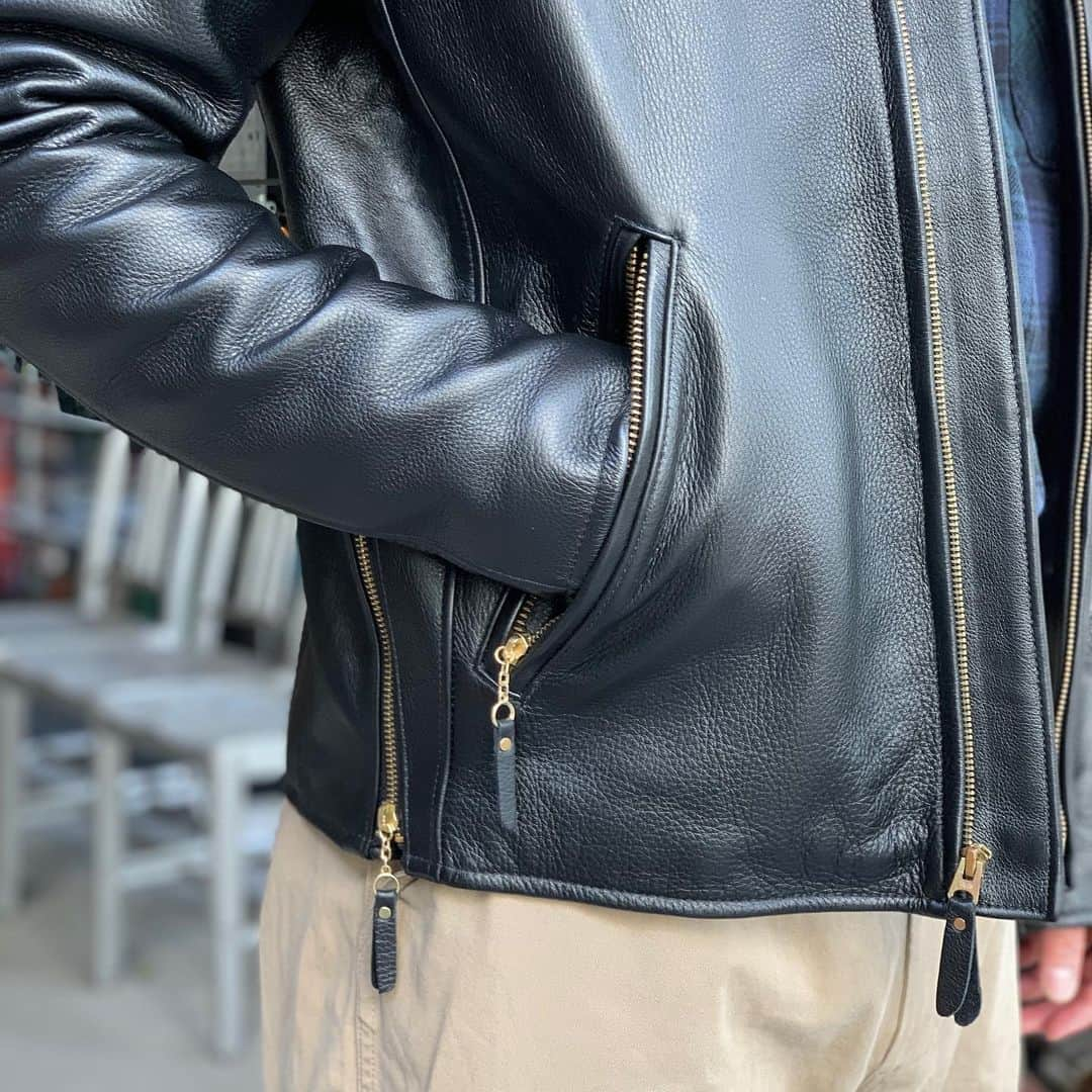 BEAMS+さんのインスタグラム写真 - (BEAMS+Instagram)「. BEAMS PLUS STYLE  #beams #beamsplus #beamsplusharajuku #harajuku #tokyo #leatherjacket #ridersjacket #johnsonleathers #tetsujacket #militarychino #heimat #mensfashion #mensstyle #menswear #keepfashionalive」11月21日 19時57分 - beams_plus_harajuku