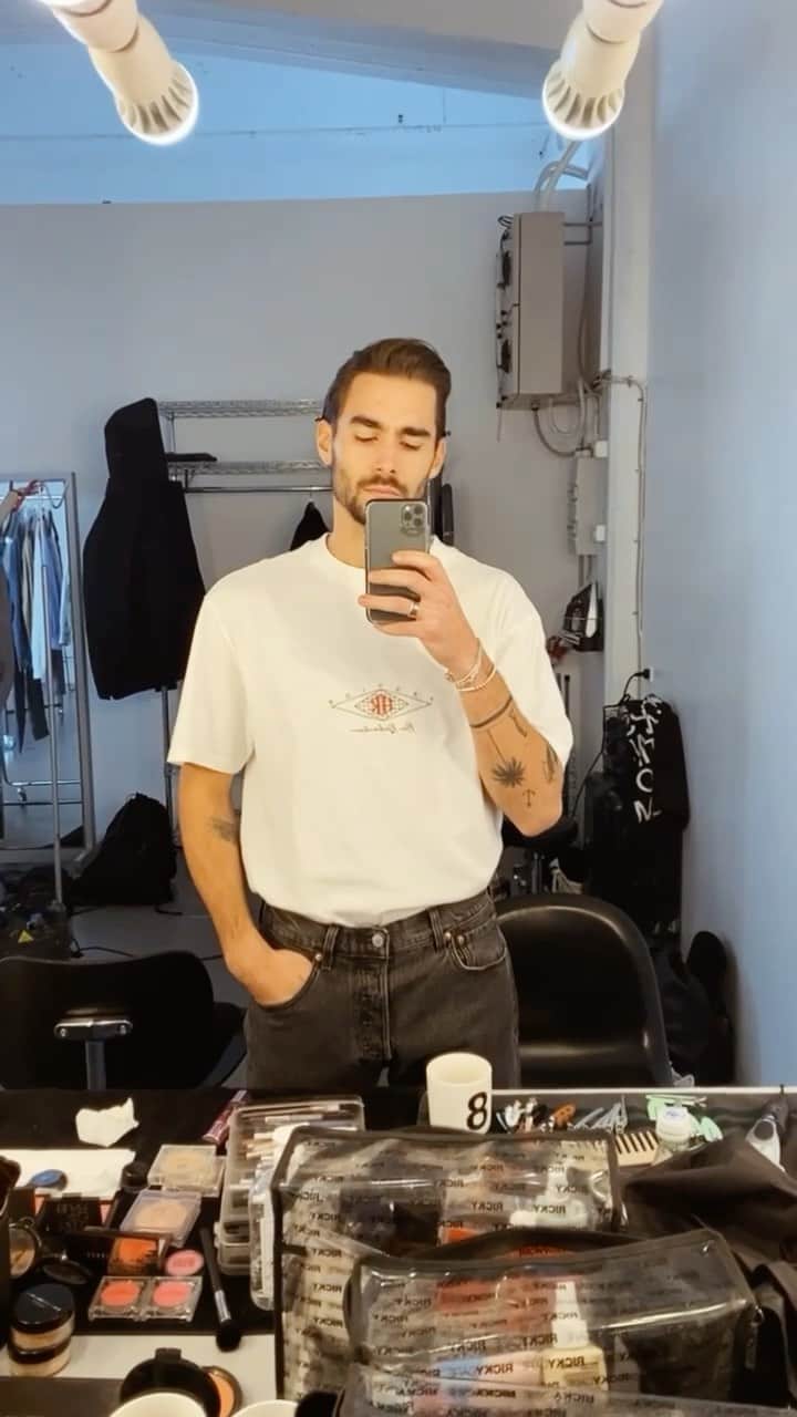 NICOLAS SIMOESのインスタグラム：「Hair. Makeup. Coffee. Ready to shoot 📸😎」