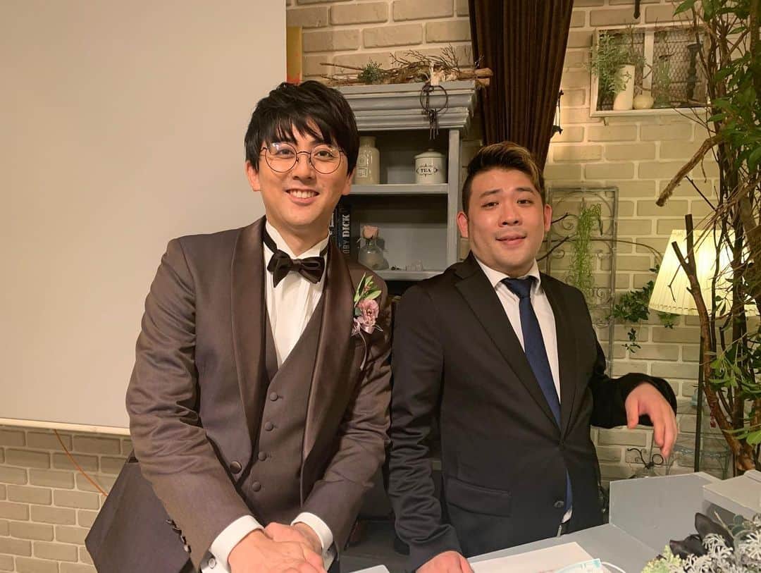 池田直人さんのインスタグラム写真 - (池田直人Instagram)「とってもお世話になってるビスケッティ佐竹さんの結婚式いかせてもらいました！  華やかで、キラキラしてて、おしゃれで、とっても感動的で幸せでした。  おめでとうございます！  #ビスケッティ佐竹　さん #ご結婚おめでとうございます #いつもお世話になってます #お父さんのスピーチおもしろかった #ついでにカッコつけました #ニューヨーク嶋佐 さん米つけてた」11月21日 20時16分 - ikenao0919