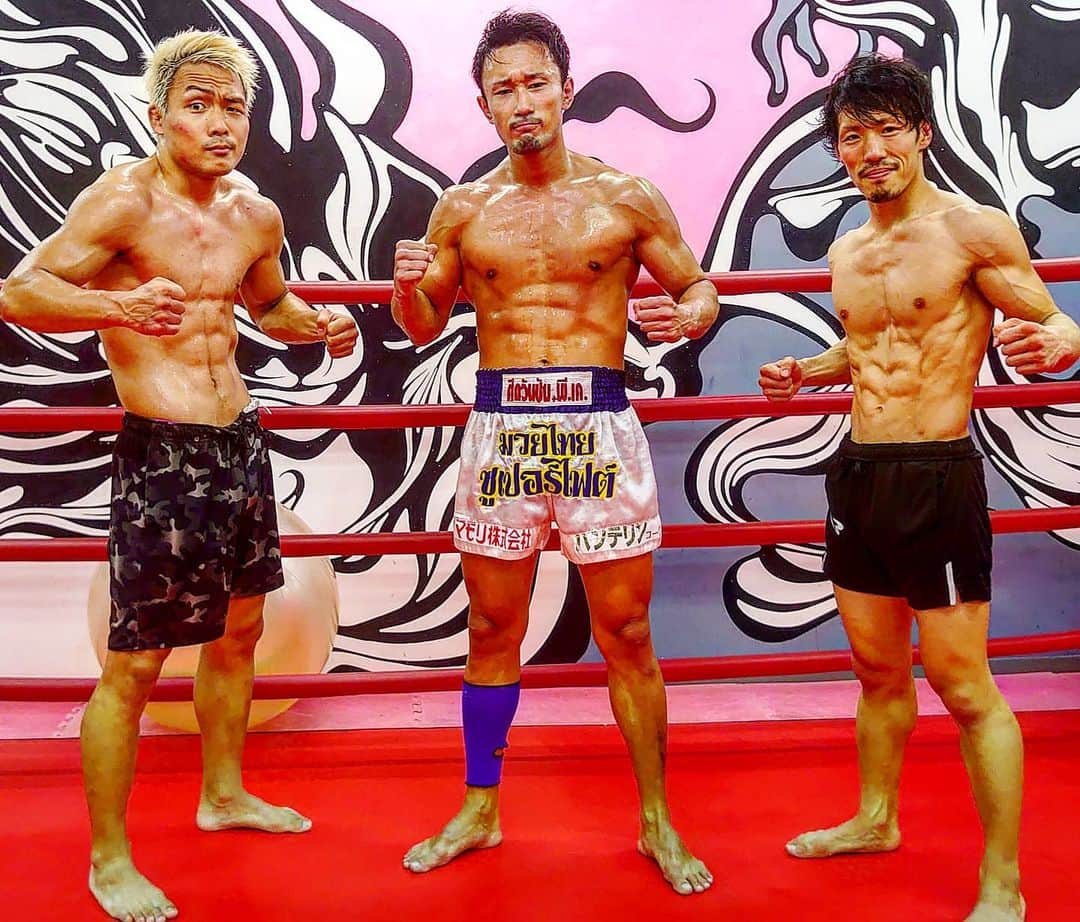 梅野源治のインスタグラム：「🔥💪🔥 12/6のBOM大会でメインイベントに出場する　@iamkatashiii 選手と @masaya_kubo123456   二人を相手に首相撲…‥疲れた💦ありがとうございました🙏」