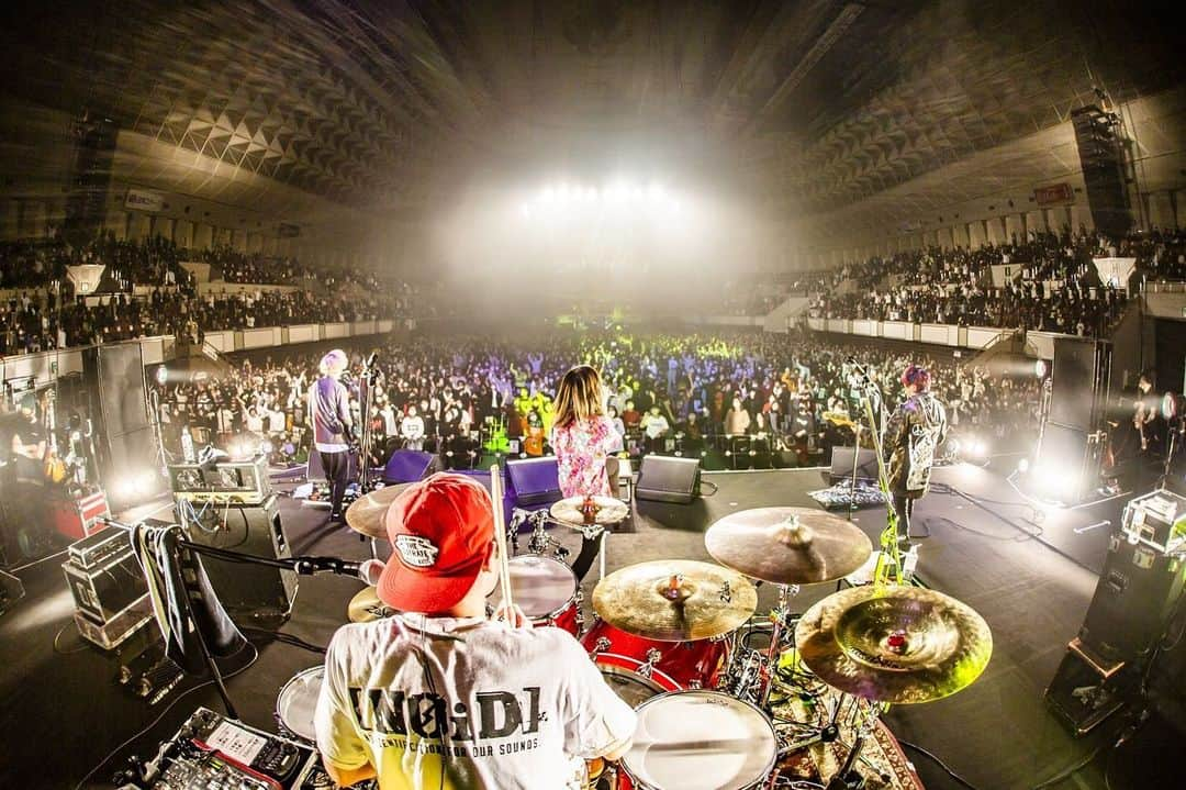 藤原広明さんのインスタグラム写真 - (藤原広明Instagram)「神戸ワールド記念ホール 「MUSIC ZOO WORLD 」 ‐DAY.1-肉眼で見る生き物の世界-LIVE編-  タイトラ、そしてズーワルのあなたにびっくらぶっ🌞🌞🐅🐅  photo by @cazrowAoki」11月21日 20時19分 - hiroaki_drums_superbeaver